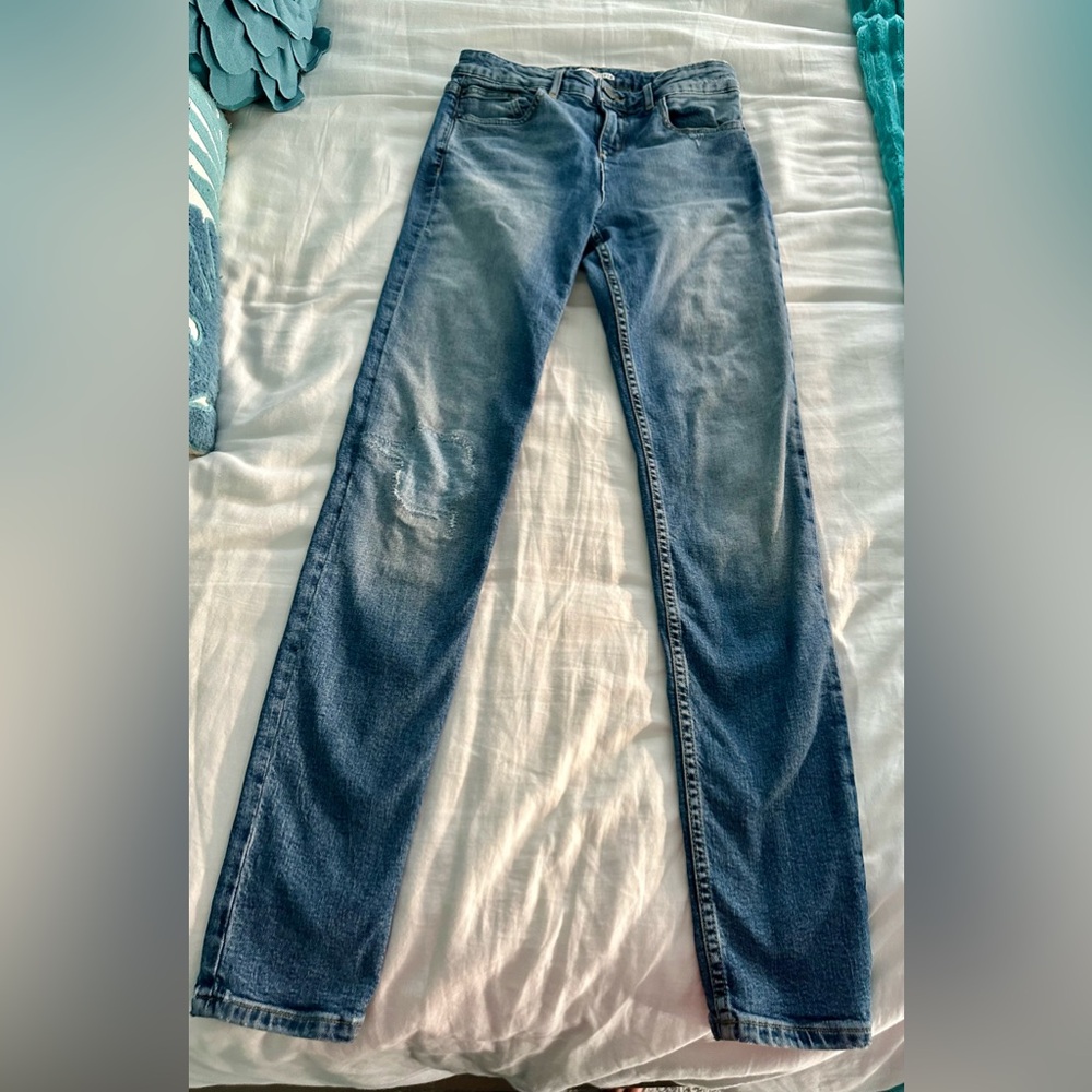 Alice & Olivia jeans, size 29 in medium wash